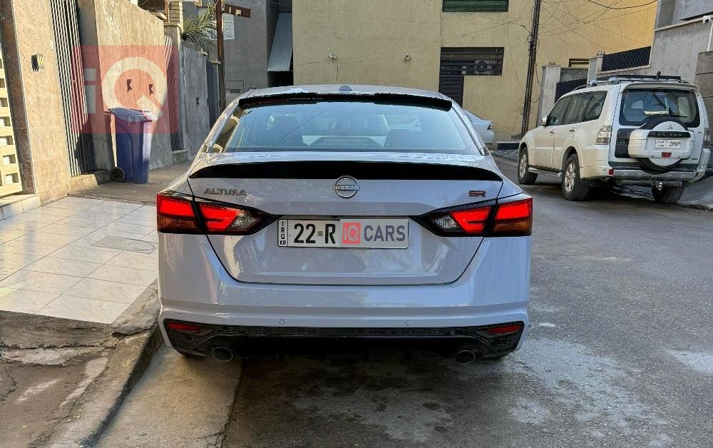 نيسان ألتيما